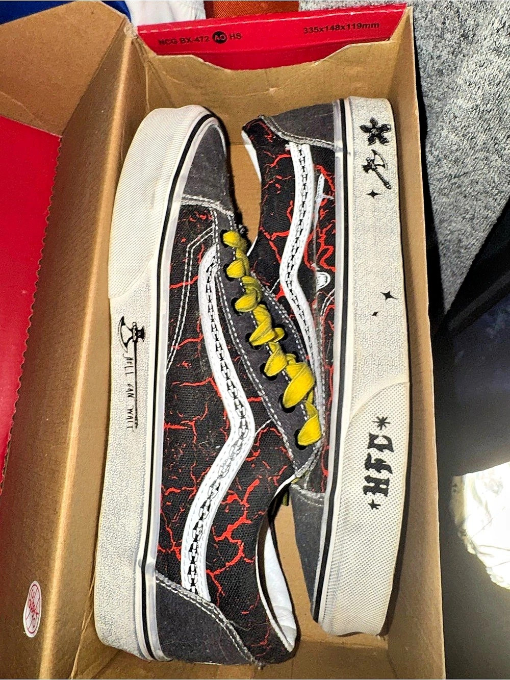 Vans Stranger Things Style 36 Black & White US 10.0 Like New